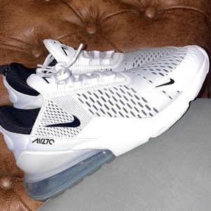 Like New* women’s Nike Air Max 270 size 9.5